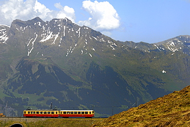 Jungfrau railway train, Kleine Scheidegg, Bernese Oberland, Swiss Alps, Switzerland, Europe