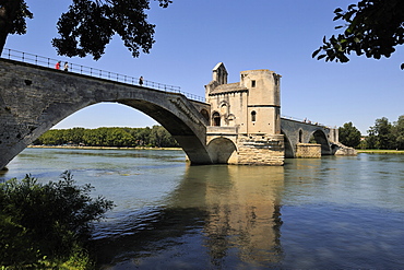 Pont Saint-Benezet and the River Rhone, Avignon, UNESCO World Heritage Site, Provence, France, Europe