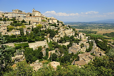 The hilltop village of Gordes designated Les Plus Beaux Villages de France, Vaucluse, Provence, France, Europe