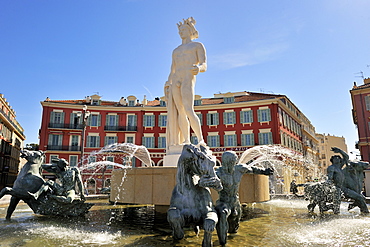 The Fontaine du Soleil (Fountain of the Sun), Place Massena, Nice, Alpes Maritimes, Provence, Cote d'Azur, French Riviera, France, Europe