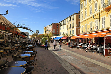 Cours Saleya market and restaurant area, Old Town, Nice, Alpes Maritimes, Provence, Cote d'Azur, French Riviera, France, Europe