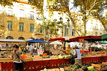 Fruit and vegetable market, Aix-en-Provence, Bouches-du-Rhone, Provence, France, Europe