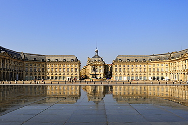 Le Miroir d'Eau (Mirror of Water) by Corajoud, Place de la Bourse, Bordeaux, UNESCO World Heritage Site, Gironde, Aquitaine, France, Europe