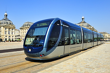 Tram, Place de la Bourse, Bordeaux, UNESCO World Heritage Site, Gironde, Aquitaine, France, Europe