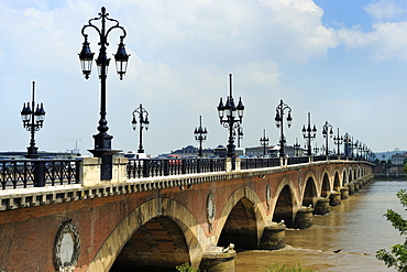 Pont de Pierre on the Garonne river, Bordeaux, UNESCO World Heritage Site, Gironde, Aquitaine, France, Europe