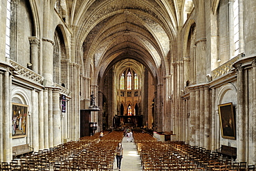 Interior of Cathedrale Saint Andre (St. Andrews Cathedral), Bordeaux, UNESCO World Heritage Site, Gironde, Aquitaine, France, Europe