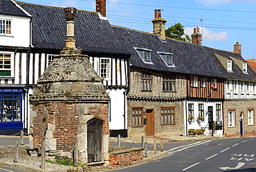 Village pump and medieval timber framed houses, Common Place, Little Walsingham, Norfolk, England, United Kingdom, Europe