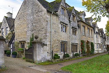 Old Cotswod stone houses, Sheep Street, Burford, Cotswolds, Oxfordshire, England, United Kingdom, Europe