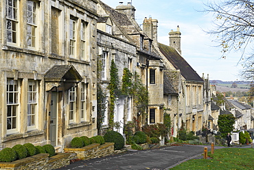 Cotswold cottages along The Hill, Burford, Cotswolds, Oxfordshire, England, United Kingdom, Europe