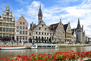 Sightseeing boats on River Leie and Medieval guild houses on Graslei Quay, Ghent, Flanders, Belgium, Europe