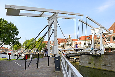 Bascule Bridge (Draw Bridge) and houses in the port of Enkhuizen, North Holland, Netherlands, Europe