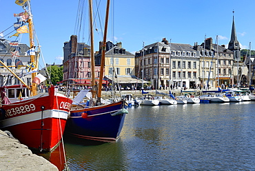 The Vieux Bassin (Old Harbour) and St. Catherine's Quay, Honfleur, Calvados, Basse Normandie (Normandy), France, Europe