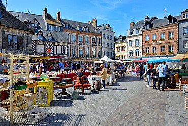 Flea Market (Brocante), Place Sainte Catherine, Honfleur, Calvados, Basse Normandie (Normandy), France, Europe