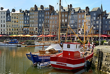 The Vieux Bassin (Old Harbour) and St. Catherine's Quay, Honfleur, Calvados, Basse Normandie (Normandy), France, Europe