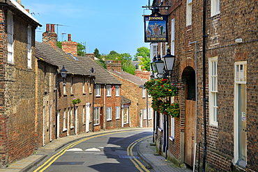 Old houses, Emgate, in the thirteenth century market town of Bedale, Hambleton, North Yorkshire, England, United Kingdom, Europe