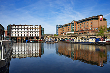 The Straddle Warehouse, formerly a grain warehouse now used as office space, and Best Western Hotel at Victoria Quays, formerly the Canal Basin built in 1900, Canal Wharf, Castle Gate Quarter,