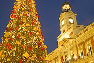 Comunidad de Madrid (City Hall), Puerta del Sol Square at Christmas time, Madrid, Spain, Europe