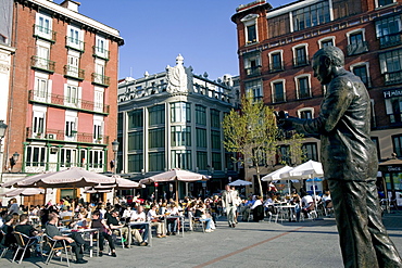 Federico Garcia Lorca statue, Plaza Santa Ana, Madrid, Spain, Europe