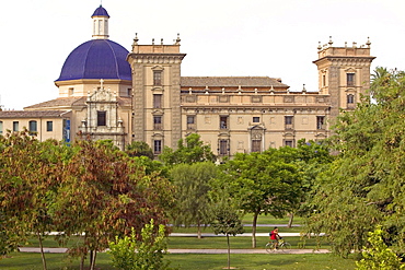 Museo de Bellas Artes (Fine Arts Museum) and former river Turia, Valencia, Spain, Europe