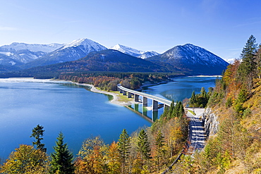 Road bridge over Lake Sylvenstein, with mountains in the background, Bavaria, Germany, Europe