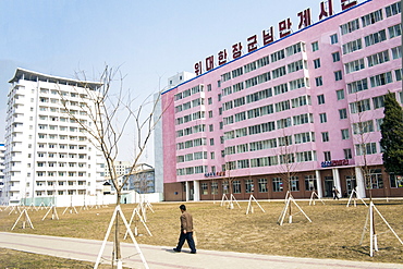 Typical urban street scene in the capital, Pyongyang, Democratic People's Republic of Korea (DPRK), North Korea, Asia