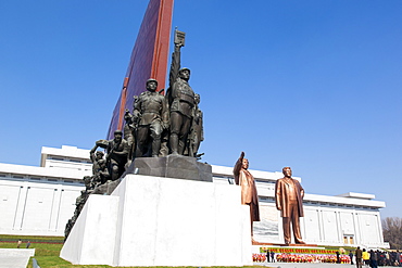 Mansudae Grand Monument, statues of former Presidents Kim Il Sung and Kim Jong Il, Mansudae Assembly Hall on Mansu Hill, Pyongyang, Democratic People's Republic of Korea (DPRK), North Korea, Asia