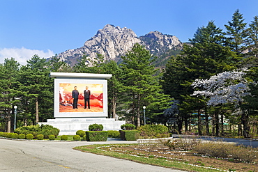 Portrait of the Great Leaders, Kim Il Sung and Kim Jong Il, Kumgang Mountains, Democratic People's Republic of Korea (DPRK), North Korea, Asia