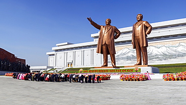 Statues of former Presidents Kim Il-Sung and Kim Jong Il, Pyongyang, North Korea (Democratic People's Republic of Korea), Asia 