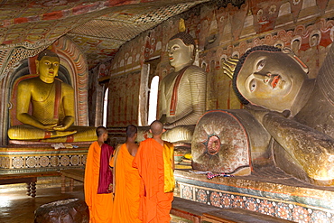 Maharaja Viharaya Cave (Temple of the King), Golden Temple, Cave Temples, UNESCO World Heritage Site, Dambulla, Sri Lanka, Asia