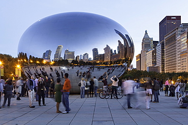 The Cloud Gate Sculpture in Millenium Park, Chicago, Illinois, United States of America, North America