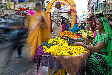 Busy street scene in the Old City, Udaipur, Rajasthan, India, Asia