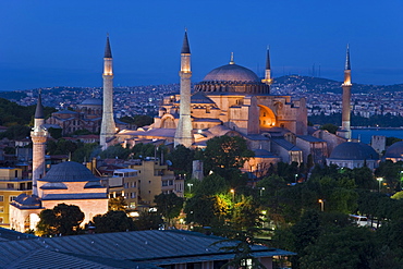 Elevated view of Aya Sofya (Sancta Sophia), UNESCO World Heritage Site, in Sultanahmet, Istanbul, Turkey, Europe