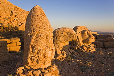 Ancient carved stone heads of the gods, head of Heracles, Nemrut Dagi (Nemrut Dag), on the summit of Mount Nemrut, UNESCO World Heritage Site, Anatolia, Turkey, Asia Minor, Eurasia