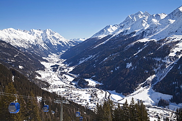 View over St. Jakob from the slopes of the ski resort of St Anton, St. Anton am Arlberg, Tirol, Austrian Alps, Austria, Europe