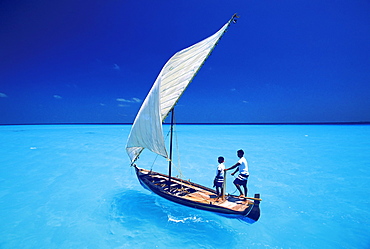 Sailing with traditional dhoni, North Male Atoll, Maldives, Indian Ocean, Asia