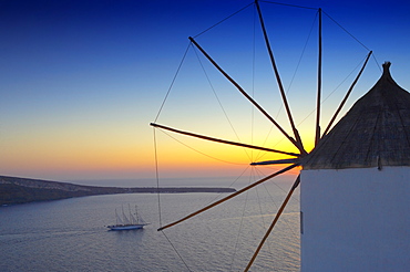 Sunset in Oia, Santorini, Cyclades, Greek Islands, Greece, Europe