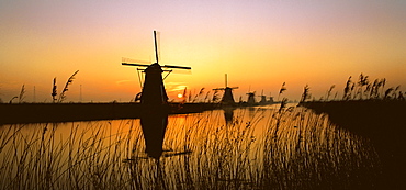 Windmills, Kinderdijk, UNESCO World Heritage Site, Netherlands, Europe