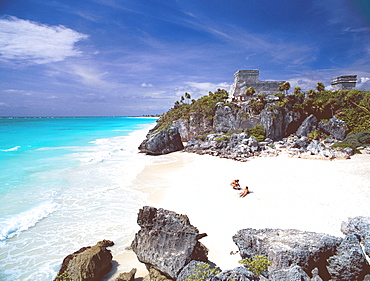 Mayan ruins overlooking the Caribbean Sea and beach at Tulum, Quintana Roo State, Yucatan Peninsula, Mexico, North America