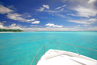 Speedboat arriving in Tropical beach, Maldives, Indian Ocean, Asia