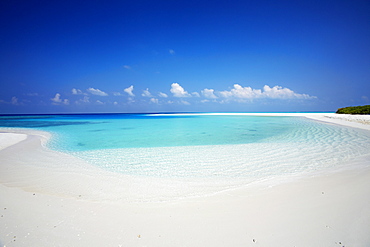 Tropical island and lagoon, Maldives, Indian Ocean, Asia 