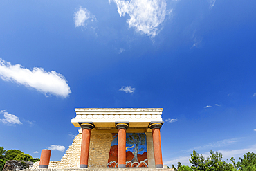 Scenic ruins of the Minoan Palace of Knossos, Knossos, Crete, Greek Islands, Greece, Europe