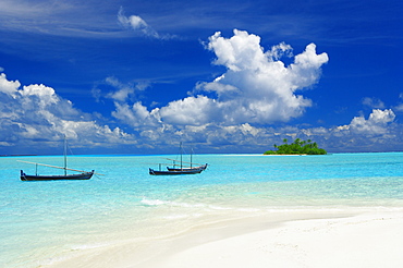 Dhoni and deserted island, Maldives, Indian Ocean, Asia