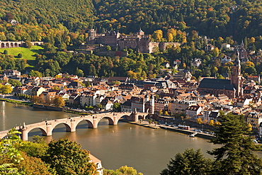 View of the Alte Brucke (Old Bridge), Neckar River Heidelberg Castle and Old Town from the Philosophenweg, Heidelberg, Baden-Wurttemberg, Germany, Europe