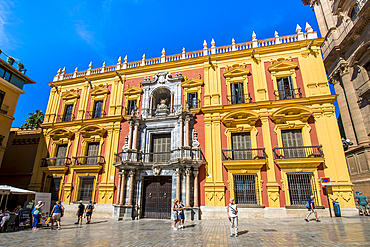 Plaza Del Obispo (Bishops Square) and the Palacio Episcopal (Bishop's Palace), old town, Malaga, Costa del Sol, Andalusia, Spain, Europe