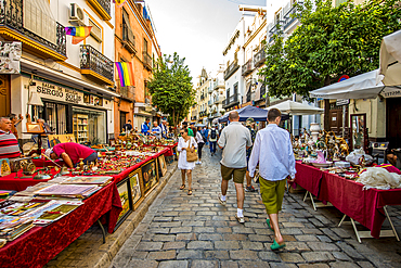 Outdoor flea market, Mercado del Pulgas, Plaza Monte Sion, Seville, Andalusia , Spain, Europe