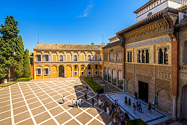 Courtyard in the 10th century Real Alcazar (Royal Palace), UNESCO World Heritage Site, Seville, Andalusia, Spain, Europe