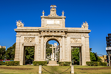 The Puerta de la Mar (Gateway to the Sea) arches, Plaza de la Puerta del Mar, Valencia, Spain, Europe