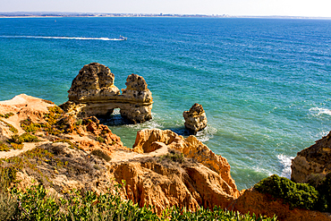 Praia Dona Ana coastline, Ponta da Piedade, Lagos, Algarve, Portugal.