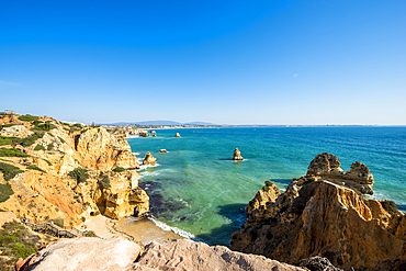 Praia Dona Ana coastline, Ponta da Piedade, Lagos, Algarve, Portugal.