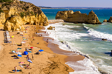 Praia Dona Ana coastline, Ponta da Piedade, Lagos, Algarve, Portugal.